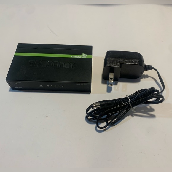 TRENDnet TEG-S50g 5-Ports External Gigabit Ethernet Switch - Picture 1 of 6